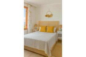 Resim Pinoxi 150CM Masif Ahşap Yatak Başlığı 150CM x 60CM Naturel 2 Adet Raf 