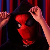 Resim Marvel Spider-Man Cosplay Maskesi Kontrol Edilebilir Yanma ile - En İyi Halloween Kostümü ve Mükemmel Tatil Hediyesi, Kırmızı ve Siyah Tasarım, Plastik Malzeme, Güce Gerek Yok, Halloween Kostümü | Spiderman Maskesi | Detaylı Maskesi Tasarımı, Halloween Aksesuarları, Kadınlar İçin Uygun 