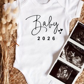 Resim 2026 Doğum Duyurusu Bebek Tulumu - Çıtçıt Kapatmalı, Makinede Yıkanabilir, Cinsiyet Nötr Baby Shower Kıyafeti, Kolay Bakım İlk Yıl Giysisi, Ultrason Parti Kıyafeti, Modern Bebek Giyimi, Kısa Kollu Tasarım, Dış Mekan İçin Mükemmel 