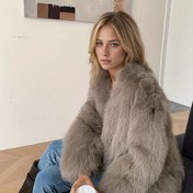 Resim Kadınların Zarif Lüks Montu - Kış Sıcaklığı Kalınlaştırılmış Dış Giyim, Formal ve Günlük Kıyafetler için Gevşek H-Siluet Soğuk Hava Ceketi - Sophisticated Kadın Dış Giyim, Mevsim Modası, VYaka Tasarımı, Peluş Dokulu, Şık Kış Giyim, Moda Bilinçli Kadınlar 