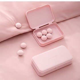 Resim Ev Kullanımına Uygun Kaymaz Yorgan Bağlantısı, İz Bırakmayan Çarşaf, Kaymaz Köşeler, Yorgan Kılıfları için Kumaş İğneleri ve Yorganları Sabitlemek için Klipsler. 