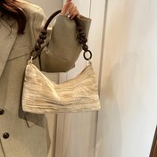 Resim Kadınlar için her gün kullanmak için şık siyah ve yeşil renkli, yumuşak polyester astarlı, bulanık bulut desenli, fermuarlı, inci detaylı, şık kadınsı omuz çantası 