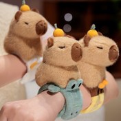 Resim 1 Adet Kapibara Peluş Bileklik Oyuncak - Yeşil Kurbağa Tabanlı Sevimli Kahverengi-Beyaz Hayvan Tasarımı, Yumuşak Polyester, Gençler İçin İdeal Yeni Yıl ve Doğum Günü Hediyesi, Giysi Olarak Kullanılabilir Peluş Oyuncak 