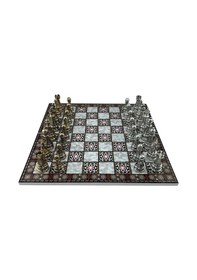 Resim Gifthome Premium Battal Boy Metal İşlemeli Klasik Satranç Takımı Ve Katlanır Sedef Desenli Mdf Satranç Tahtası 43x43 Cm. 