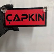 Resim Kırmızı Renk Üzeri Siyah Renk Çapkın Yazılı Vantuzlu Cam Süsü 