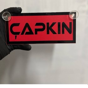 Resim Kırmızı Renk Üzeri Siyah Renk Çapkın Yazılı Vantuzlu Cam Süsü 