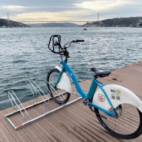 Resim İleri Trafik Bisiklet Park Yeri Dörtlü Galvaniz EKO, Park Demiri 140 x 40 cm 