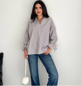 Resim Tarzyeri Kadın Arkası Asimetrik Yırtmaç Kesim Detaylı Cizgili Bluz Gömlek - Gri Çok Renkli 