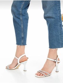 Resim Feles Şerit Taşlı Çift Bant Topuklu Kadın Abiye Ayakkabı Beyaz 