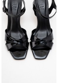 Resim Luvishoes Luvi Shoes Melin Siyah Rugan Çapraz Bantlı Kadın Topuklu Ayakkabı Siyah Rgn 