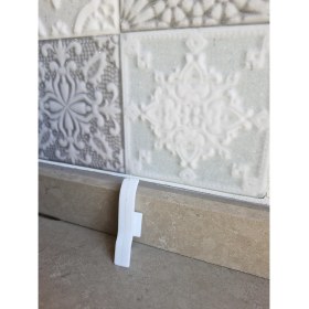 Resim Orsa Yapı Parke Süpürgeliği Pratik Montajı İçin Ara Birleşim Beyaz Plastik Aparatı (6 cm Süpürgeliğe Uygun) 8 Ad. 