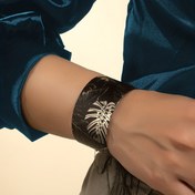 Resim Bohemian Retro Siyah Çiçek Baskılı Açık Manşet Bilezik - Ayarlanabilir Elastik Band, Kadınlar için Hafif Günlük Takı, Her Mevsim Kullanıma Uygun Aksesuar, Sezonluk Moda Parçası, Altın Kaplama Mücevher 