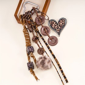 Resim Ağır Hizmet Tipi Niche Vintage Leopar Desenli Kalp Kolye Ucu, Beş Köşeli Yıldız El Örgüsü Tasarım Çanta Aksesuarı İnci Anahtarlık Kreatif Dekoratif DIY Araba Anahtarlığı Telefon Tutucu Şık Çanta Süs 