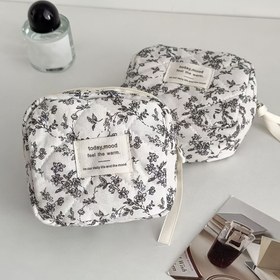 Resim Fransız Siyah Beyaz Çiçekli Hijyenik Ped Çantası - Görsel Olarak Cazip Büyük Kapasiteli, Taşınabilir Seyahat Organizatörü, Polyester, TSA Onaylı, Makinede Yıkanabilir, Günlük Kullanım veya Geziler İçin Kompakt Tasarım, Şık Desenli Çanta | Makinede Yıkanabilir Çanta, Tuvalet Malzemeleri Seyahat Çantası 