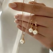 Resim 3 adet Klasik Minimalist Yapay İnci Kolye Küpe ve Kolye, Zarif ve Benzersiz Kutu Zincir Boyun Zinciri, Moda Kadınlar Dört Mevsim Çok Yönlü Takı Seti, Günlük Giyim, Parti ve Tarih Giyim için Uygun 