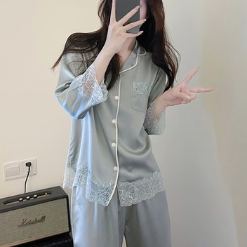 Şık Açık Mavi Dantel Saten Uyku Kıyafeti Seti - Yumuşak Yaka Uzun Kollu ve Elastik Bel Pantolon - Bahar ve Yaz için Romantik ve Rahat Ev Giyimi