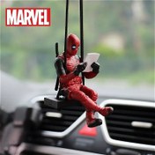 Resim 1 adet MARVEL Deadpool Araba Arka Görüş Aynası Asılı Süs - Kırmızı ve Siyah Aksiyon Figürü Kılıç ile, Dayanıklı PVC Araba İç Dekor, Hayranlar için Mükemmel Hediye, Komik Kitap Karakteri, Canlı Koleksiyon, Sağlam Yapı 