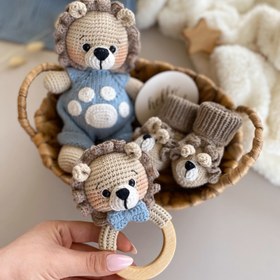 Resim Amigurumi Tulumlu Aslan Bebek Seti - Çıngırak 