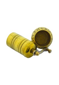 Resim Pirinç El Yapımı Karabiber Ve Baharat Değirmeni Öğütücü 4cmx11cm Sarı 