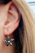 Resim OSESHOP Oniks Taşlı 925 Ayar Gümüş Çiçek Küpe 