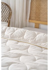 Resim Rivaistanbul Loura Tek Kişilik Çift Taraflı Kapitone Yün Yorgan 155x215 Cm Beyaz 