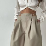 Resim Kadınlar İçin Şık Düşük Bel Bağcıklı Geniş Paça Şortlar - Bej, Pilili Tasarım, Yüksek Kaliteli Polyester Karışımı, Makinede Yıkanabilir, Günlük veya Ofis Giyimi için Mükemmel, Ofiste Uygun Şortlar | Şık Düşük Bel Şortları | Pürüzsüz Dokulu Şortlar 