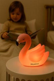 Resim Munico Flamingo Formlu LED Masa Işığı - Pilli, Sıcak Işık Tonlu, Eğlenceli ve Güvenli Kullanım 