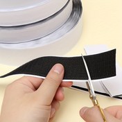 Resim 310/620 cm kendinden yapışkanlı cırt cırt bant, güçlü polyester yapıştırıcı, siyah ve beyaz - okullar, evler ve ofisler için ideal, kendinden yapışkan duvar askıları, kapı perdeleri ve pencere ekranları. 310 cm rulo halinde gelir, 2 adet 620 cm'lik ruloya bölünmüştür 