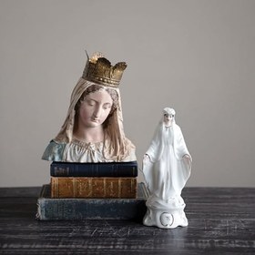 Resim Creative Co-Op Elle Boyanmış Magnezya Vintage Reprodüksiyon Meryem Göğüs Çıkarılabilir Taç Dekorlu, Çok Renkli 