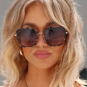 Resim 1 adet Retro Kare Moda Gözlük Erkekler ve Kadınlar için - Metal Menteşeli Büyük Çerçeve, Hafif Polikarbonik Lensler, Günlük ve Spor Kıyafetler için Şık Gözlükler, Retro Gözlükler 