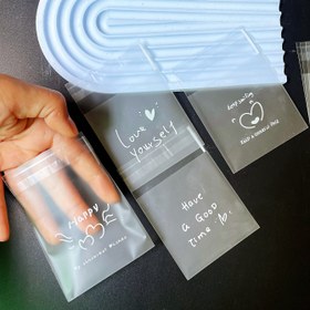Resim 100 Kalın Buzlu Kendinden Yapışkanlı OPP Plastik Hediye Çantaları – İlham Verici Alıntılar ve Kalp Desenli, Yeniden Kullanılabilir Parti Hediyelik Torbalar, Doğum Günleri, Yıldönümleri, Tatiller ve "Harika Bir Gün Geçir" Temalarına Uygun Küçük Hediye Keseleri 