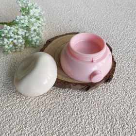 Resim 1 Adet Sevimli Dudak Balmı & Göz Kremi Silikon Çubuklu Kavanoz - Pastel Pembe & Bej Döner Kapaklı, Snap-Fit Kapaklı Lip Scrub, Balm ve Kremler İçin Seyahat Dostu Hijyenik Kişisel Bakım Kutusu, Düz Yüzeyli, Eğlenceli Estetik Tasarım 