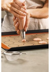 Resim Oven Silikon Fırınlanabilir Pişirme Kağıdı 30x40 Cm Kendinden Yağlı Yıkanabilir Silpat Hamur Açma Matı Bordo - Beyaz 
