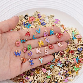 Resim 100 Adet Çinko Alaşımlı Emaye Alfabe Boncukları - A-Z Mini Harf Başlangıçlı Kolyeler DIY Takı Yapımı, Bileklik ve Kolye Hediyeleri - Altın 