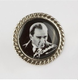 Resim Techmrt Atatürk Yaka Rozet-gümüş Rengi Çok Renkli 