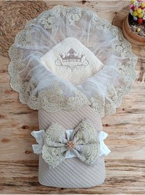 Resim Yenidoğan Kuzulu Taç Nakış Güpürlü Fiyonklu Duvaklı Prizma Taş Unisex Kundak Bebek Battaniyesi Bej Bej 
