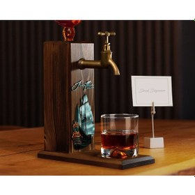 Resim Bk Gift Kişiye Özel Kabartma İsimli Tarihli Pirates Ship Tasarımlı Musluklu Ceviz Ahşap Şarap Standı-2, Viski Çeşmesi, Babaya Hediye, İçecek Dispenser 