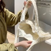 Resim Kore tarzı file çiçek tek omuz çantası ile kiraz çiçeği kabartmalı dantel, peri masalı, tatlı ve sanatsal yaz yelek aksesuarı sunar. 