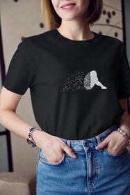 Resim Kio Tasarım Kadın Siyah Oturan Depresyonda Insan Silüeti Baskılı T-Shirt 