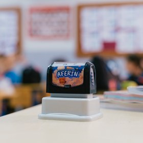Resim Kişiye Özel Aferin Öğretmen Kaşesi - İsimli Ödül Kaşesi 