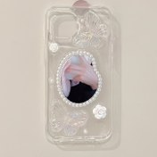 Resim Kelebekler, inciler ve çiçekler. Taze ve basit. Bu telefon kılıfı iPhone 16/15/14/13/12/11 serileri için uygundur 