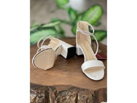 Resim Pierre Cardin Kadın Pierre Cardin Taşlı Beyaz Topuklu Sandalet 