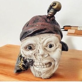 Resim Korsan Kurukafa ve Çapa Tasarımlı Kapaklı Küllük – Sıradışı Dekoratif Kül Tablası Bar Pub Obje Bej Beyaz Bordo Eskitme 