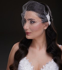 Resim Vintage Tarz Kafes Tüllü Gelin Saç Aksesuarı – Çiçek Detaylı Nikah Filesi 