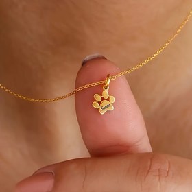 Resim Kişiselleştirilmiş Evcil Hayvan Anı Kolyesi - Şık Yazılı Özel İsim & Altın Tonlu Paslanmaz Çelik Pati Baskı Kolye Ucu, Kedi ve Köpek Severler için Günlük Takı Hediyesi, Evcil Hayvan Kaybına Duyarlılık Hatırası, Köpek Anma Hediyeleri, Altın Renkli Kaplama, Zarif Zincir, Kaliteli İşçilik, Yüksek Kalite Kolye Ucu, Hayvanseverler İçin 