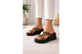 Resim Melinta Shoes Melinta Gold Detay Dolgu Topuk Kadın Terlik 