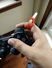 Resim Oyun Oynarken Sigara Tutucu Aparatı Tutucusu 