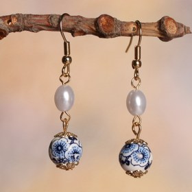 Resim Vintage Mavi ve Beyaz Porselen Seramik Damla Küpeler İnci Aksanlı, Kadınlar için Zarif Sarkan Takılar - Günlük Giyim ve Özel Hediye Günleri için Mükemmel - Kaplama Yok, Tüm Mevsimler için Uygun - 1 Çift 