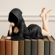 Resim Mysterious Statue 2026 Yeni Kitaplık Dekorasyonu Reçine Heykeli, Gotik Kitaplık Dekorasyonu, Zarif Kraliçe Oturuyor Heykeli, Siyah Pelerin, 3D Korkunç Heykel, Bahçe Kitaplıkları İçin Uygun 