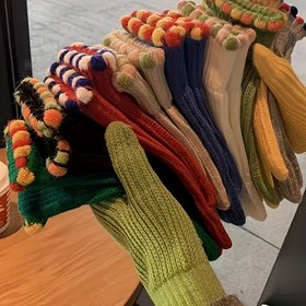 Resim 1 Çift Kadın Kış Eldiveni - Rastgele Renkli Püsküllerle Yumuşak Akrilik, Sıcak Dokunmatik Ekran Eldivenleri Koşu, Yürüyüş ve Kış Maceraları İçin, Yürüyüş Aksesuarları 